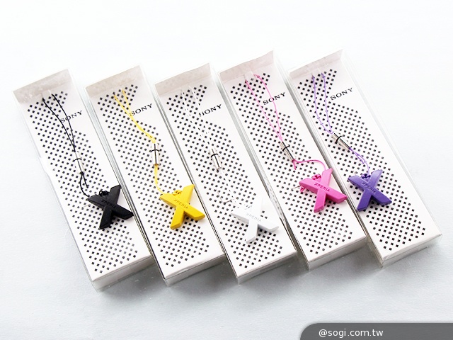 購買Xperia系列手機 即送Sony X炫彩時尚吊飾