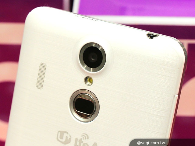 5.6吋LTE-A手機Pantech Vega Secret Up 支援指紋辨識