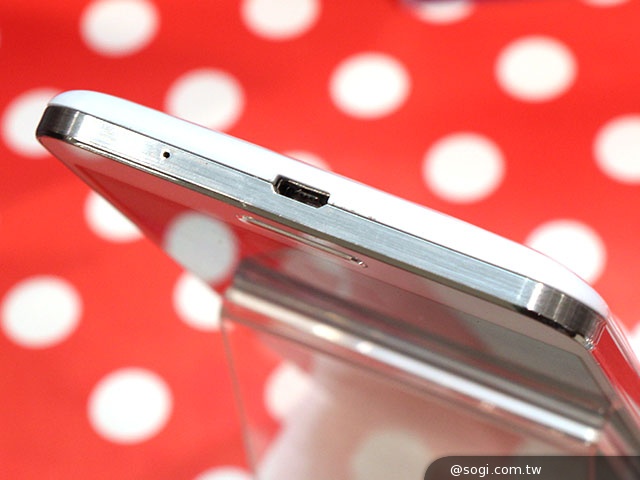 5.6吋LTE-A手機Pantech Vega Secret Up 支援指紋辨識