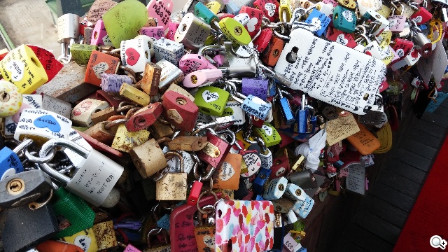 6吋可彎曲手機 LG G Flex功能大解析