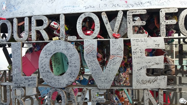 6吋可彎曲手機 LG G Flex功能大解析