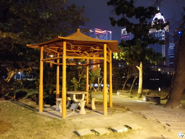 6吋可彎曲手機 LG G Flex功能大解析