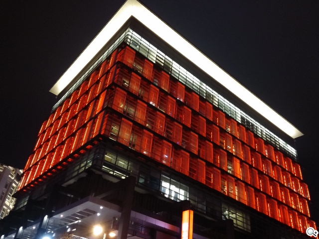 6吋可彎曲手機 LG G Flex功能大解析