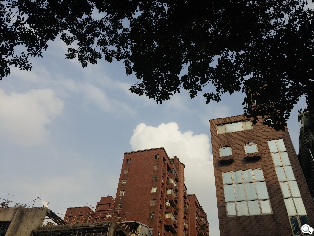 6吋可彎曲手機 LG G Flex功能大解析