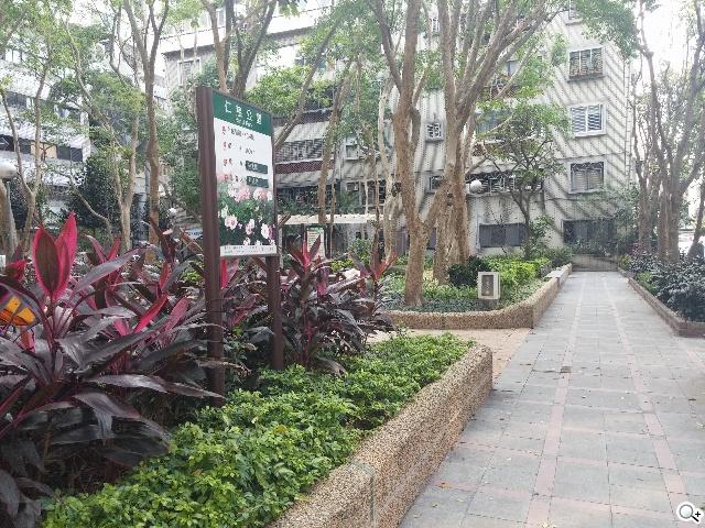 6吋可彎曲手機 LG G Flex功能大解析