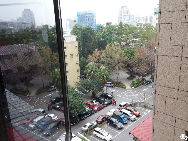 6吋可彎曲手機 LG G Flex功能大解析