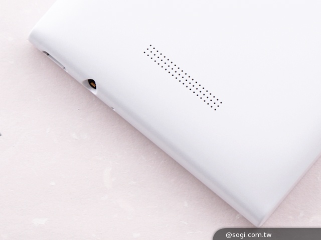 自拍神器!13MP旋轉鏡頭手機G-PLUS E7 mini速測 自拍神器!13MP旋轉鏡頭手機G-PLUS E7 mini速測