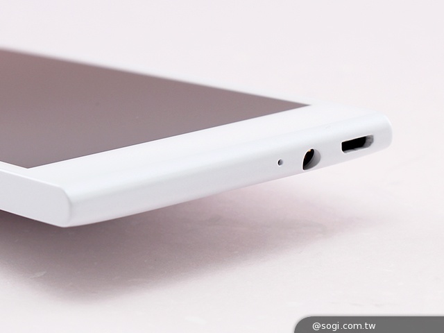 自拍神器!13MP旋轉鏡頭手機G-PLUS E7 mini速測 自拍神器!13MP旋轉鏡頭手機G-PLUS E7 mini速測