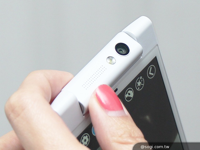 自拍神器!13MP旋轉鏡頭手機G-PLUS E7 mini速測 自拍神器!13MP旋轉鏡頭手機G-PLUS E7 mini速測