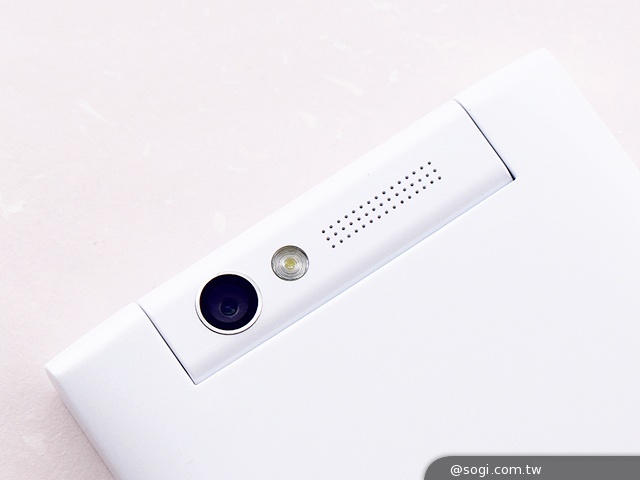 自拍神器!13MP旋轉鏡頭手機G-PLUS E7 mini速測 自拍神器!13MP旋轉鏡頭手機G-PLUS E7 mini速測