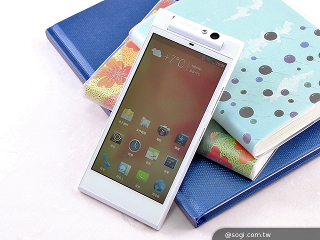 自拍神器!13MP旋轉鏡頭手機G-PLUS E7 mini速測 自拍神器!13MP旋轉鏡頭手機G-PLUS E7 mini速測