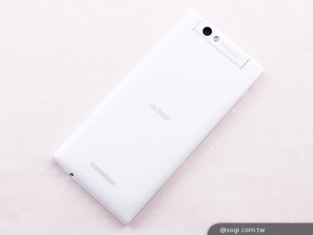 自拍神器!13MP旋轉鏡頭手機G-PLUS E7 mini速測 自拍神器!13MP旋轉鏡頭手機G-PLUS E7 mini速測