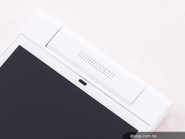 自拍神器!13MP旋轉鏡頭手機G-PLUS E7 mini速測 自拍神器!13MP旋轉鏡頭手機G-PLUS E7 mini速測