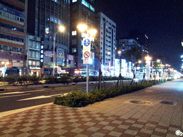 自拍神器!13MP旋轉鏡頭手機G-PLUS E7 mini速測 自拍神器!13MP旋轉鏡頭手機G-PLUS E7 mini速測