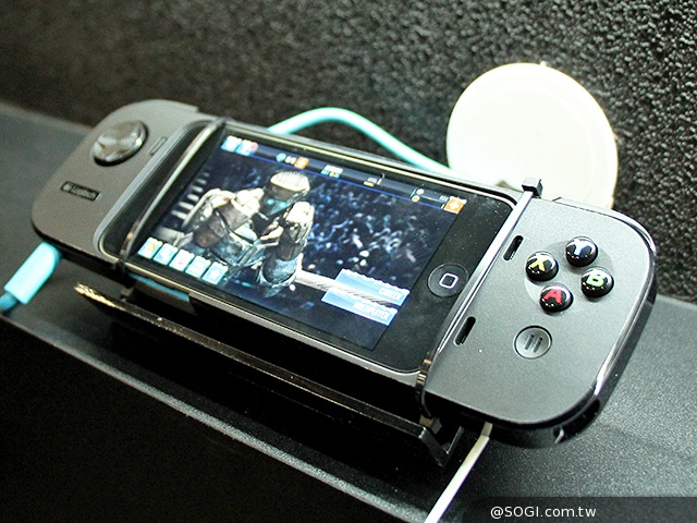 iPhone遊戲手把 羅技G550 POWERSHELL動手玩【TGS 2014】