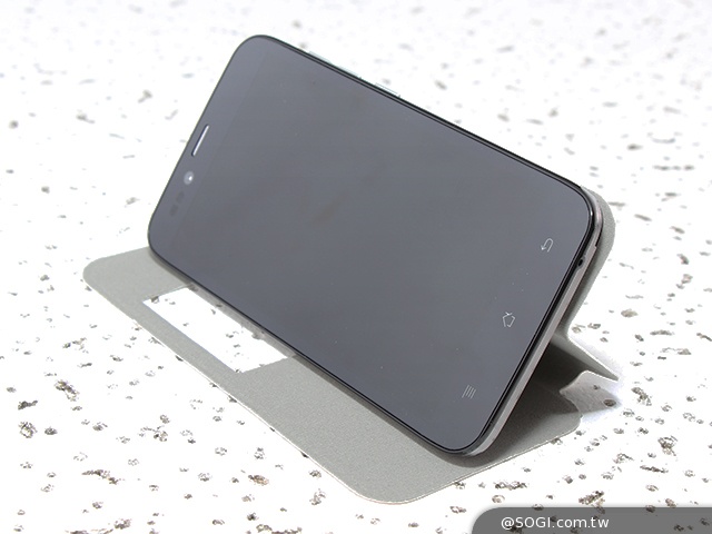 雙面觸控平價選擇 VOVO V11魔術機