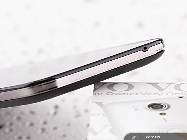 雙面觸控平價選擇 VOVO V11魔術機