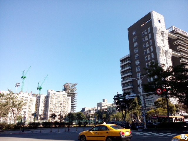 雙面觸控平價選擇 VOVO V11魔術機