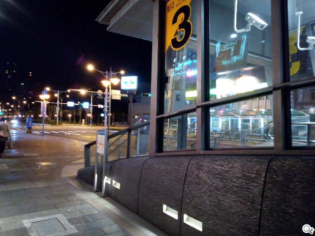 雙面觸控平價選擇 VOVO V11魔術機