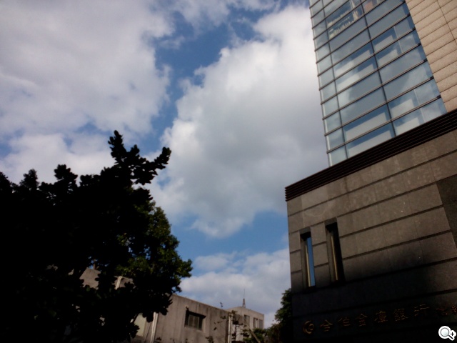 雙面觸控平價選擇 VOVO V11魔術機