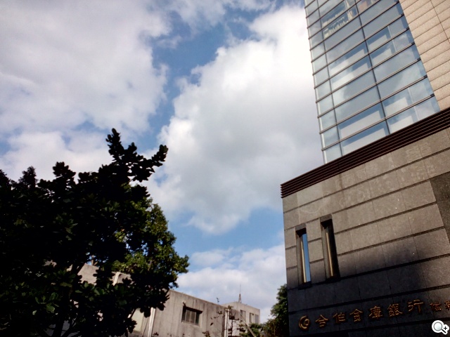 雙面觸控平價選擇 VOVO V11魔術機