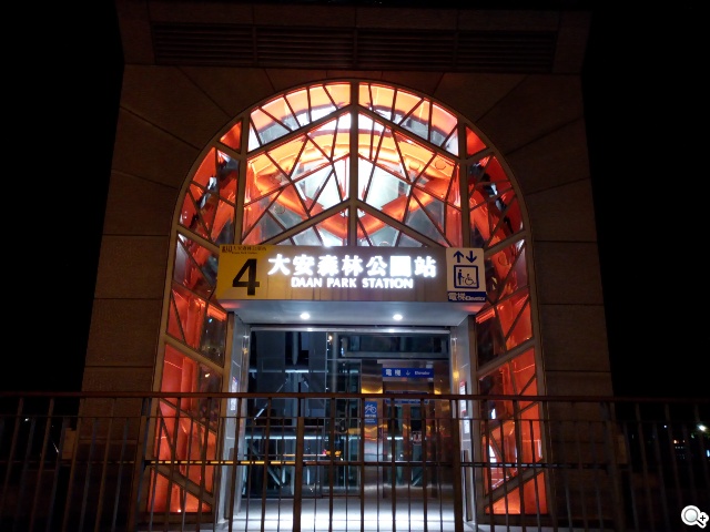 雙面觸控平價選擇 VOVO V11魔術機