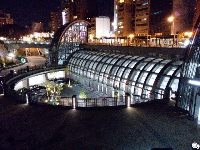 雙面觸控平價選擇 VOVO V11魔術機