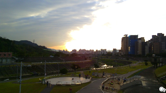 5吋雙卡入門機Acer Liquid Z5 首創快易鍵功能