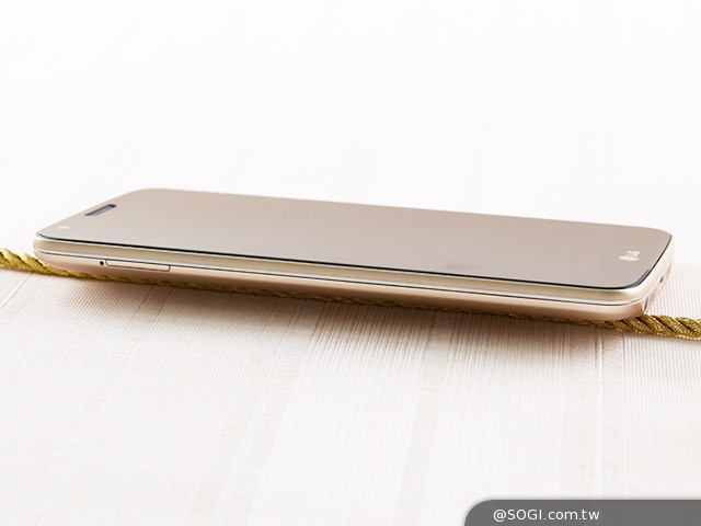 LG G2璀璨金新色 彰顯時尚尊爵氣息