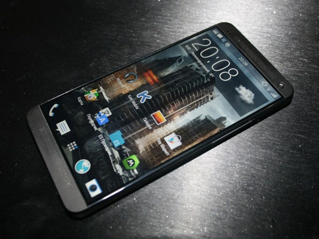 疑HTC M8實機再現 大螢幕+虛擬鍵設計