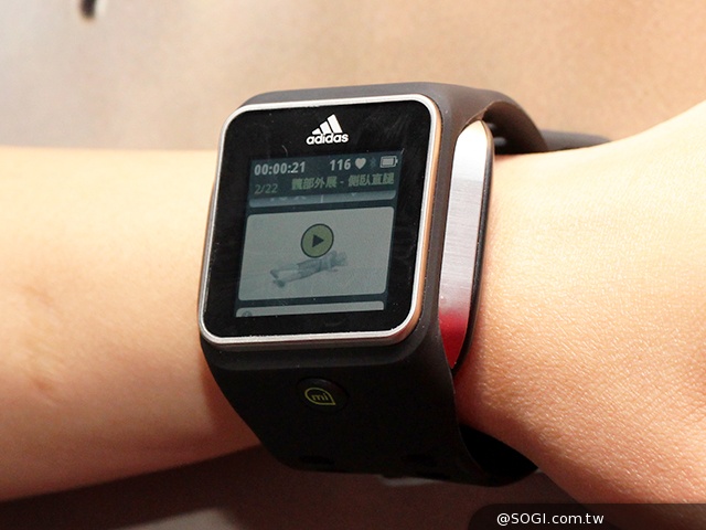 愛迪達推miCoach SMART RUN智慧手錶 售價1萬5