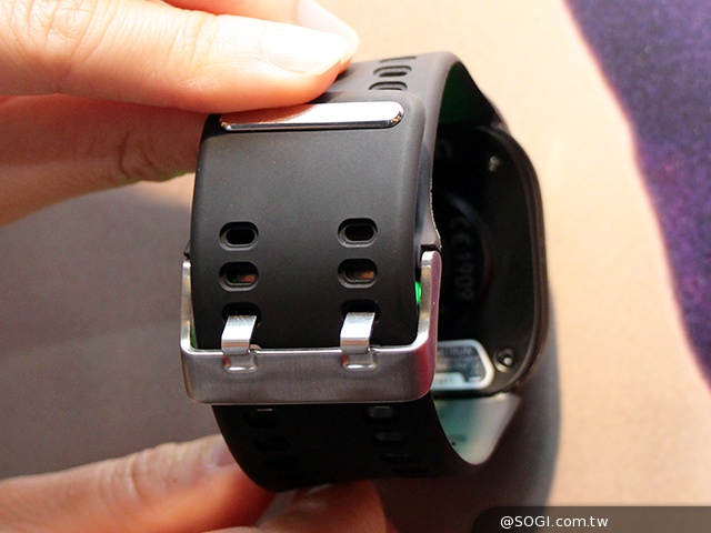 愛迪達推miCoach SMART RUN智慧手錶 售價1萬5