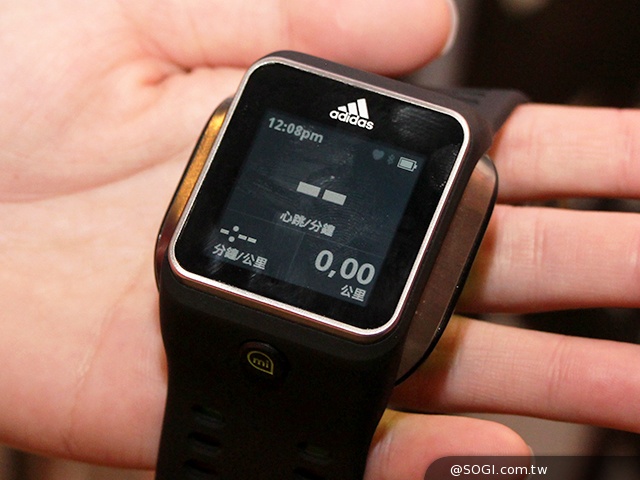 愛迪達推miCoach SMART RUN智慧手錶 售價1萬5