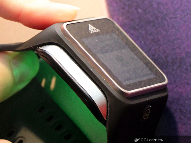 愛迪達推miCoach SMART RUN智慧手錶 售價1萬5