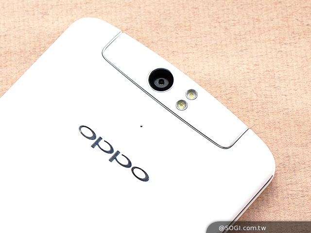 OPPO N1實測！206度隨意翻轉鏡頭、自拍巨屏靓機體驗