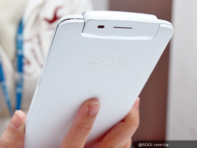 OPPO N1實測！206度隨意翻轉鏡頭、自拍巨屏靓機體驗