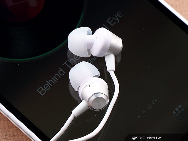 OPPO N1實測！206度隨意翻轉鏡頭、自拍巨屏靓機體驗