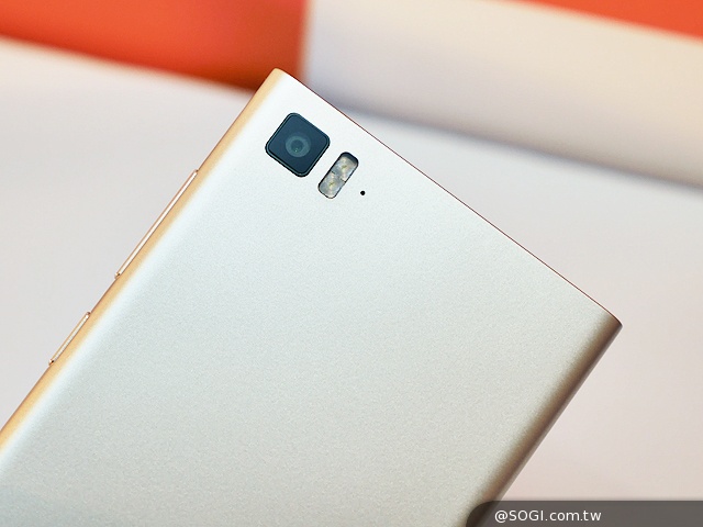 小米手機3登台！2/26開賣 單機9999可搭中華遠傳資費