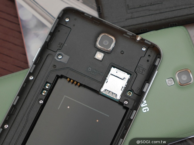 6核旗艦縮小款 SAMSUNG Note 3 Neo動手玩【MWC 2014】 6核旗艦縮小款 SAMSUNG Note 3 Neo動手玩【MWC 2014】