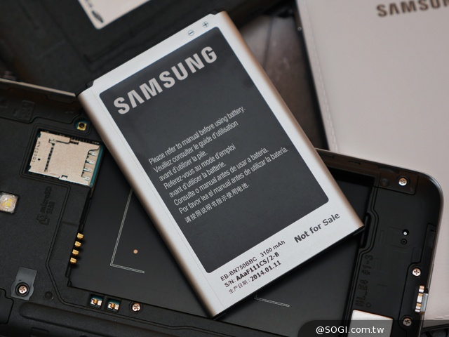 6核旗艦縮小款 SAMSUNG Note 3 Neo動手玩【MWC 2014】 6核旗艦縮小款 SAMSUNG Note 3 Neo動手玩【MWC 2014】