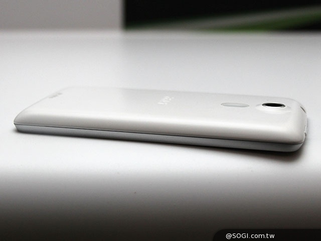 4吋雙卡入門機Acer Liquid Z4動手玩【MWC 2014】