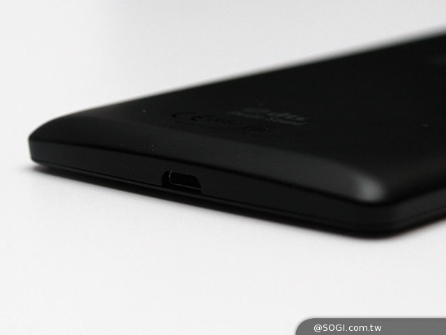 雙LED閃燈設計 Acer Liquid E3動手玩【MWC 2014】