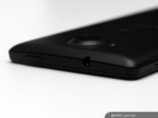 雙LED閃燈設計 Acer Liquid E3動手玩【MWC 2014】