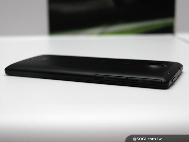 雙LED閃燈設計 Acer Liquid E3動手玩【MWC 2014】