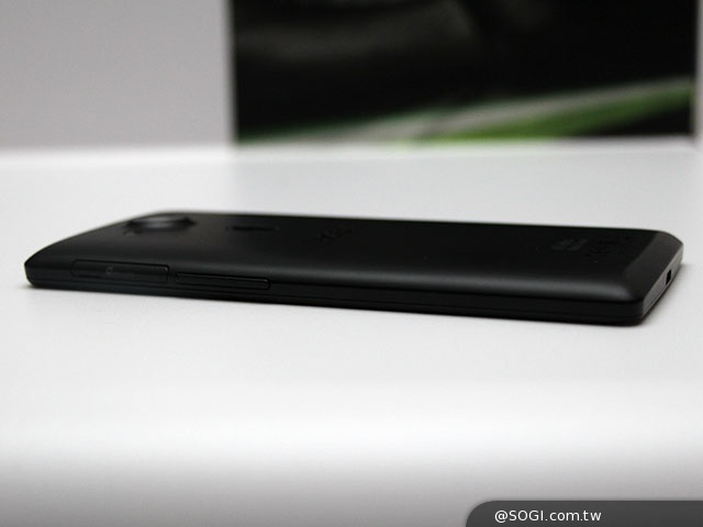 雙LED閃燈設計 Acer Liquid E3動手玩【MWC 2014】