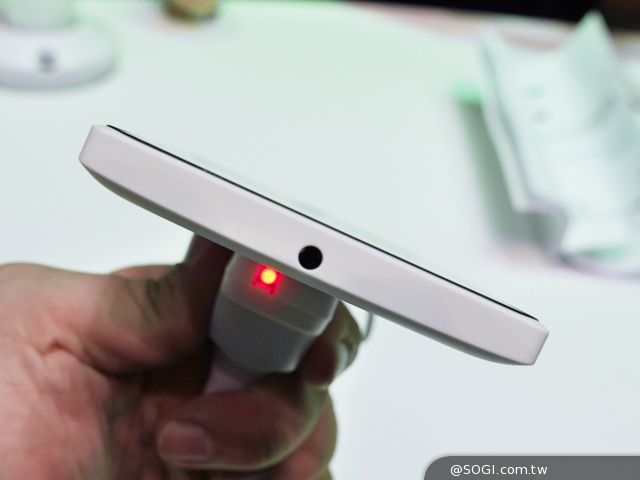 NOKIA X系列Android手機動手玩【MWC 2014】