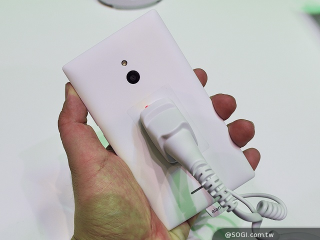 NOKIA X系列Android手機動手玩【MWC 2014】