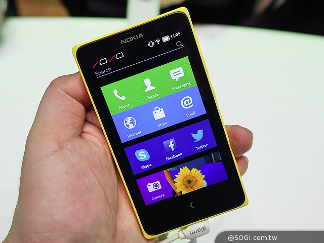 NOKIA X系列Android手機動手玩【MWC 2014】