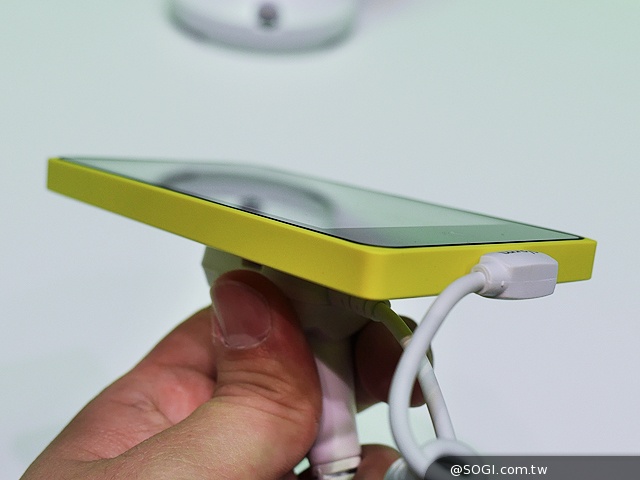 NOKIA X系列Android手機動手玩【MWC 2014】