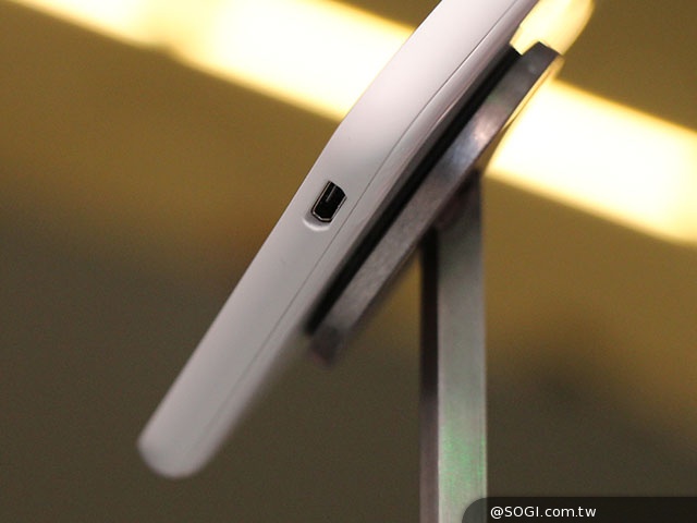 HTC Desire 816、610 中階LTE手機發表【MWC 2014】